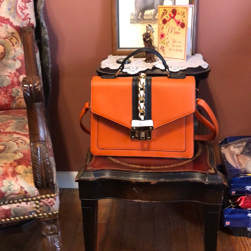 Beautiful brand new used one when is structured handbag